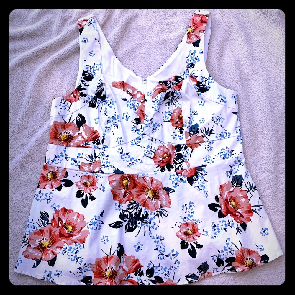NWOT Torrid structured top